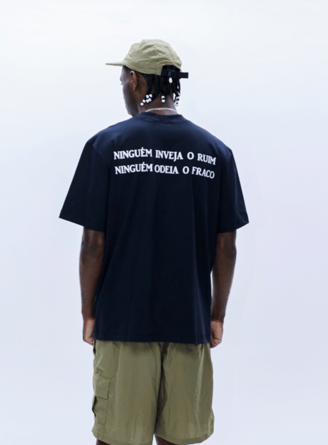Nobody Hates Shirt Preta